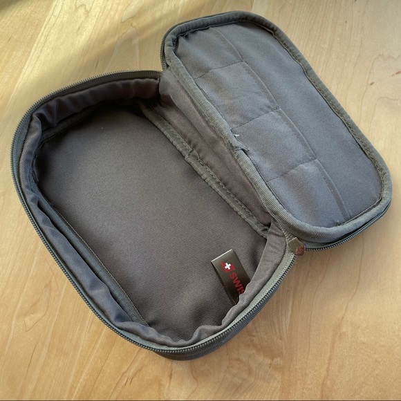 SWISS FIRST fabric zippered amenity bag (empty) - Picture 6 of 6